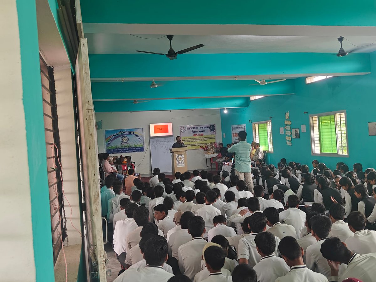 दि. 08.08.23को मुख्य अभियंता सागर क्षेत्र द्वारा मिशन-एक प्रयास के तहत देवेन्द्रनगर स्थित रैनवो पब्लिक स्कूल में छात्रों को ऊर्जा संरक्षण,जल संरक्षण एवं पर्यावरण संरक्षण के साथ विभिन्न कहानियों एवं उदाहरण के माध्यम से पढ़ने एवं IAS ,IPS डॉक्टर,इंजीनियर आदि बनने हेतु प्रेरित किया।