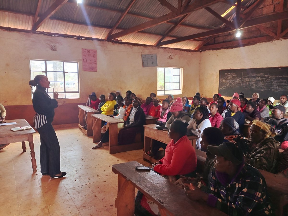 Malaikakitchens's tweet image. Empowering communities starts with conversations – our team had a meaningful interaction with
parents about our school feeding program and the impact it has on their children’s collective future.
#feedingprogram #Malaikakitchens