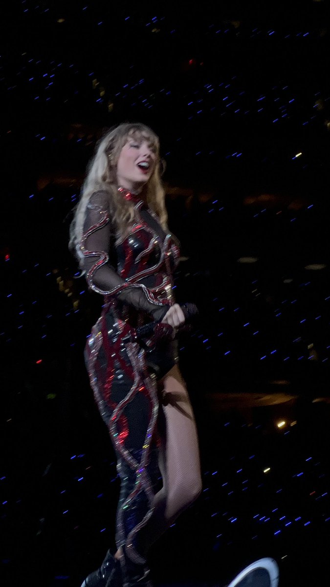 greatfolklore's tweet image. BABY 🤏💜🧚‍♀️  #LATSTheErasTour