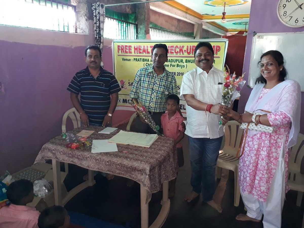 SNLF_ngo's tweet photo. 🌟 Flashback to 2016: Spreading smiles and good health! 📷 Remembering the amazing event hosted by our NGO, where we came together to offer free health check-ups. It was a day filled with compassion and care. 📷📷 #TBT #CommunityHealth #NGOImpact #ThrowbackThursday https://t.co/tZIUaznmRe