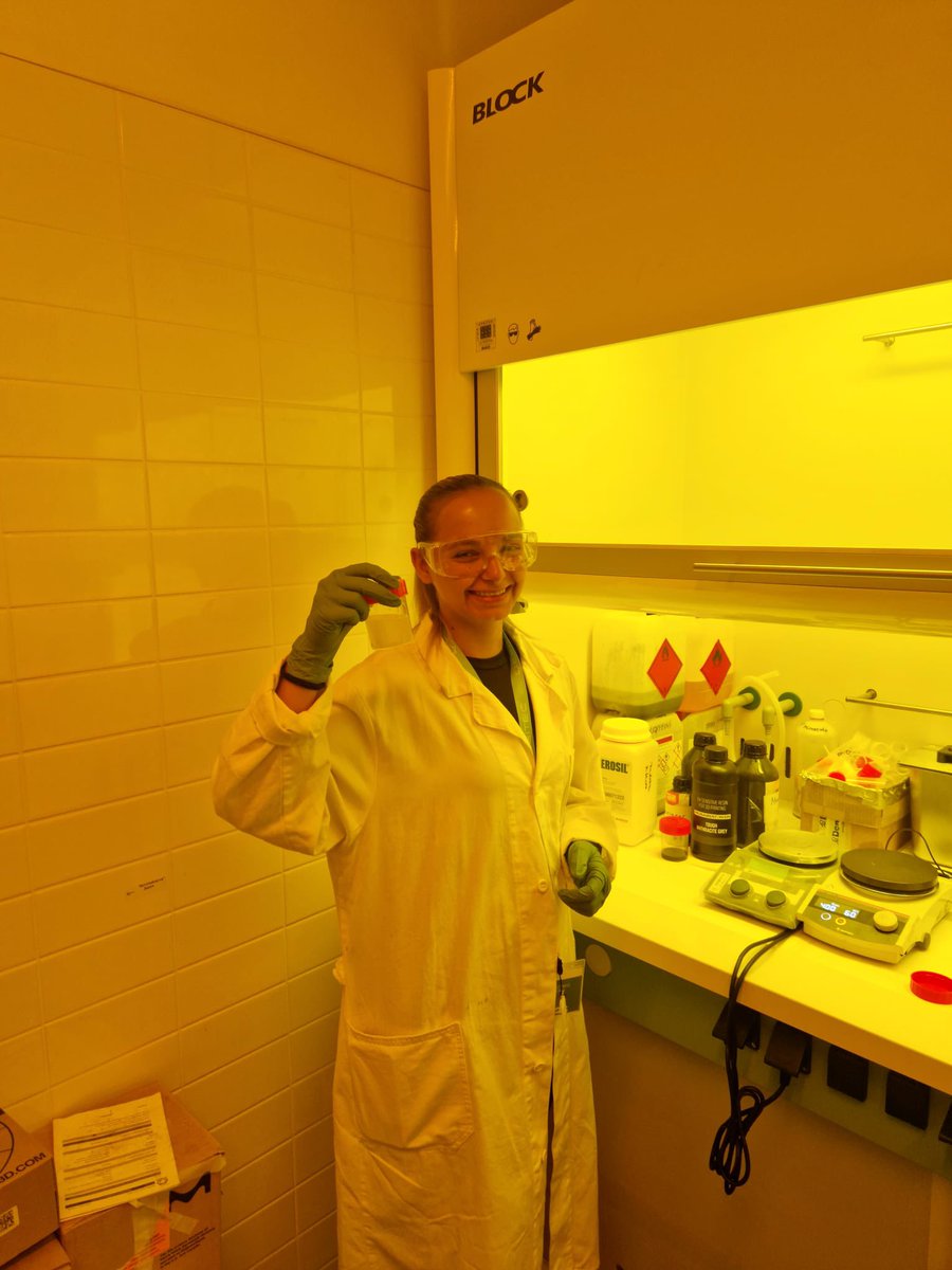 CEITEC_Brno's tweet photo. DEN #2: Pokračujeme v programu letní školy na @CEITEC_Brno @VUTvBrne 👍🏻 Druhý den jsme strávili nejen v laboratořích, kde studenti pracují v 8 různých skupinách na vybraných výzkumných tématech, ale navštívili i centrum @brnomycity 🧑🏼🔬
#CEITECStudentTalent https://t.co/MLhEdRwRlf