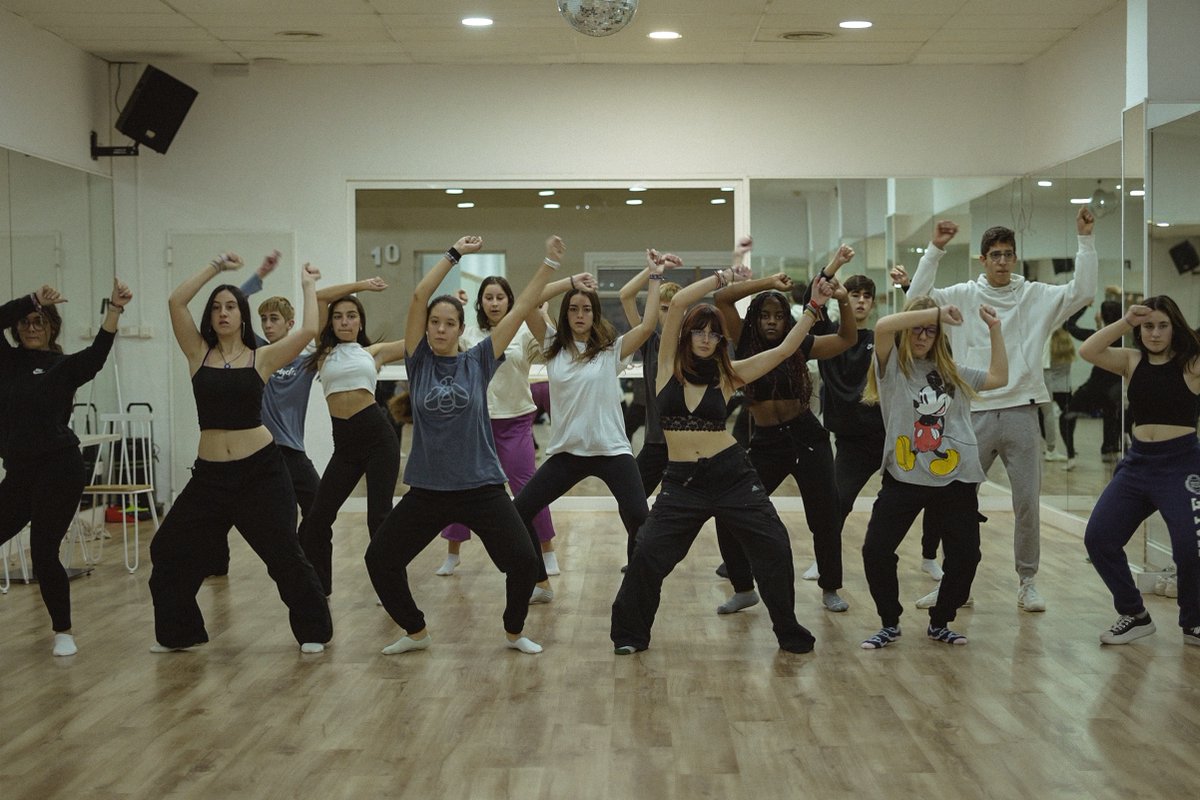 ¿Todavía no te has apuntado a nuestros cursos juveniles?
Los tenemos muy variaditos… teatro, cine, musical… ¿A qué esperas para informarte?

+info:
✉️ info@escueladelactor.com
🖥️ escueladelactor.com

#escueladelactor #artedramatico #actriz #actor #teatro #cine #valencia