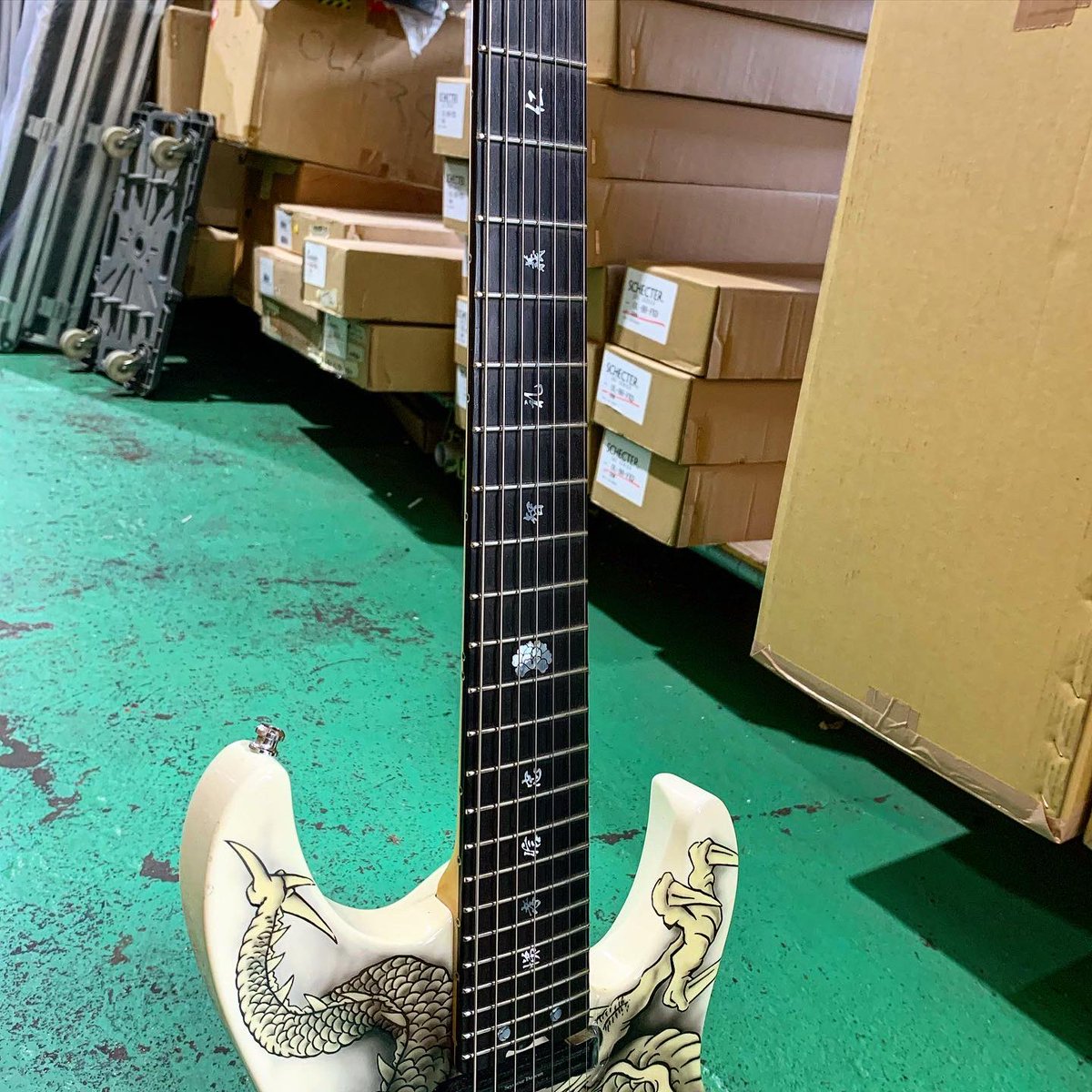 SCHECTER JAPANアーティスト 小林 信一氏 ご本人使用の7弦ギターの実機