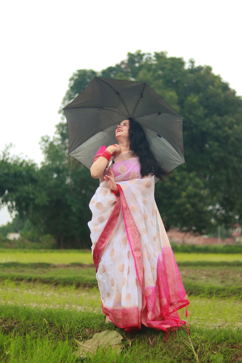 PragyaM61472006's tweet photo. रिमझिम गिरे सावन💐♥️
सावन में खेतो में नही गए तो क्या किया अपना गांव♥️

#pragyamishra #treditionallook #saree #nethurebeauty #queen #rules #life #hindurastra #SanatanaDharma #UttarPradesh #mirzapur #jaishreeram https://t.co/Ev6G7WiH4W