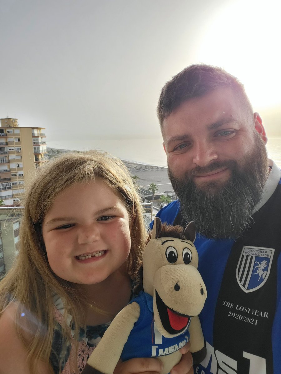 A very happy duo in sunny Spain this morning.
<a href="/TheGillsFC/">Gillingham FC</a> well done on the result last night and we have some Saints fans in the hotel too... wearing the badge with pride and the lil one with Tommy... well done to all the boys last night... up the gills #gills