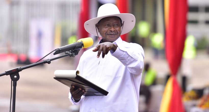 africanoutlook's tweet photo. President @KagutaMuseveni has reiterated his call to stop the exportation of raw materials, saying that Uganda loses a lot of money annually due to such economic undertakings.

https://t.co/j7QlDgDwRI https://t.co/GHGgGyLUTt