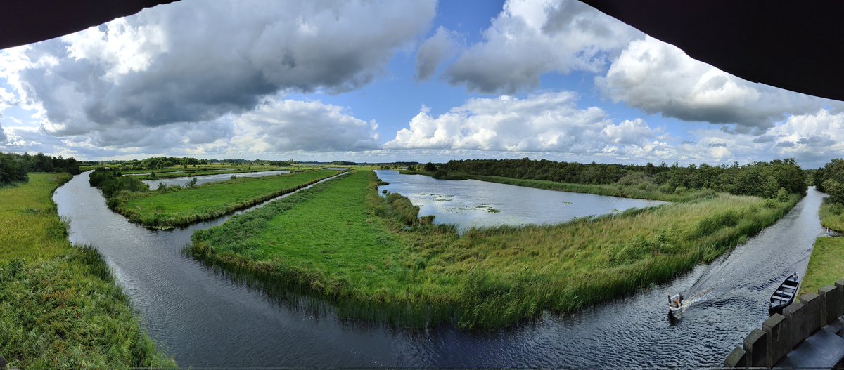 MethosNL's tweet photo. Weer en wind werden gisteren getrotseerd op de open wateren van Giethoorn tijdens een gezellig en creatief bedrijfsuitje. Bedankt allemaal! https://t.co/QCLzNoM8tq