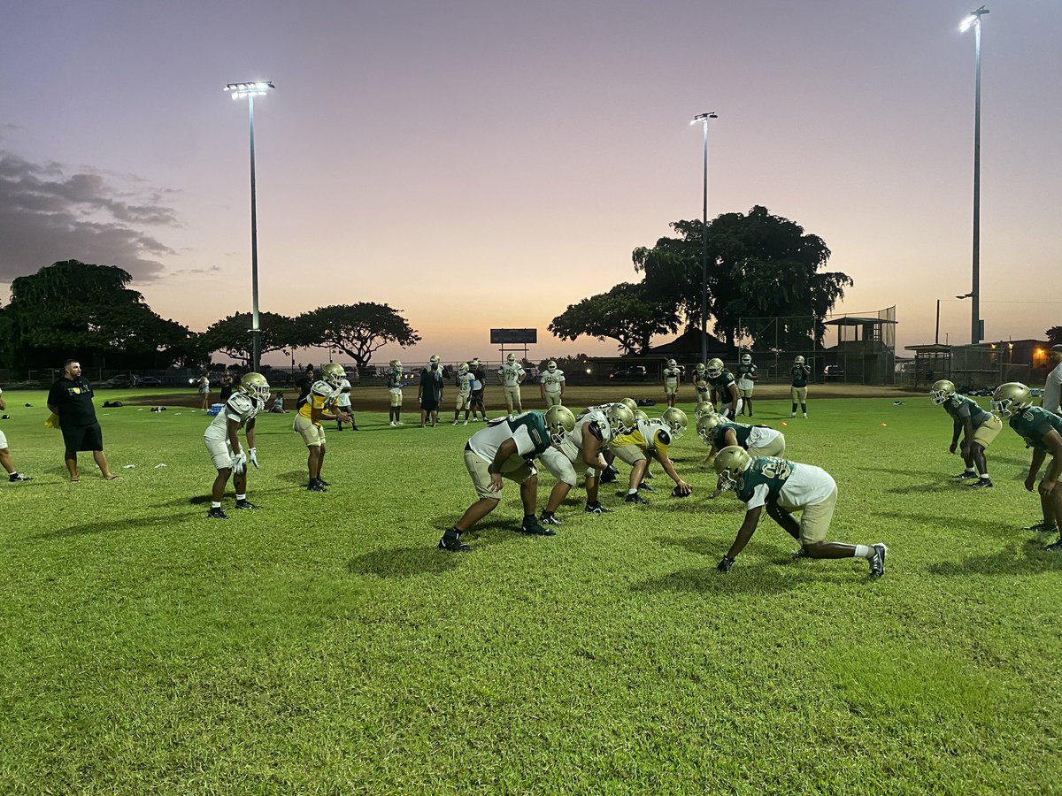 LBPoly_Football's tweet image. Practice on Big Island