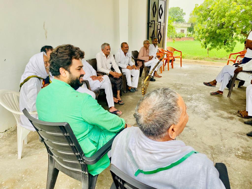 Shashankgbn's tweet photo. गांव पारसौल में जनसंवाद एवं ₹ 22.93 लाख की लागत के विकास कार्यों का बुर्जुगों के हाथों से कराया शुभारंभ।
#parsol 
#bjp4india #BJP4UP https://t.co/8nVFJhLjwm
