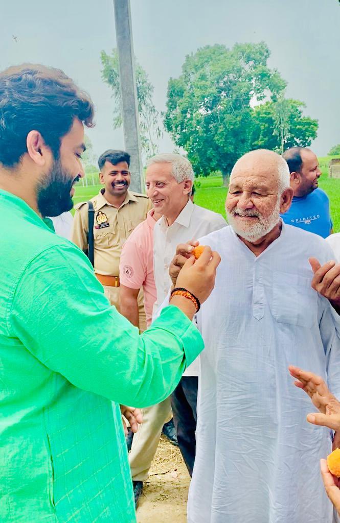 Shashankgbn's tweet photo. गांव पारसौल में जनसंवाद एवं ₹ 22.93 लाख की लागत के विकास कार्यों का बुर्जुगों के हाथों से कराया शुभारंभ।
#parsol 
#bjp4india #BJP4UP https://t.co/8nVFJhLjwm