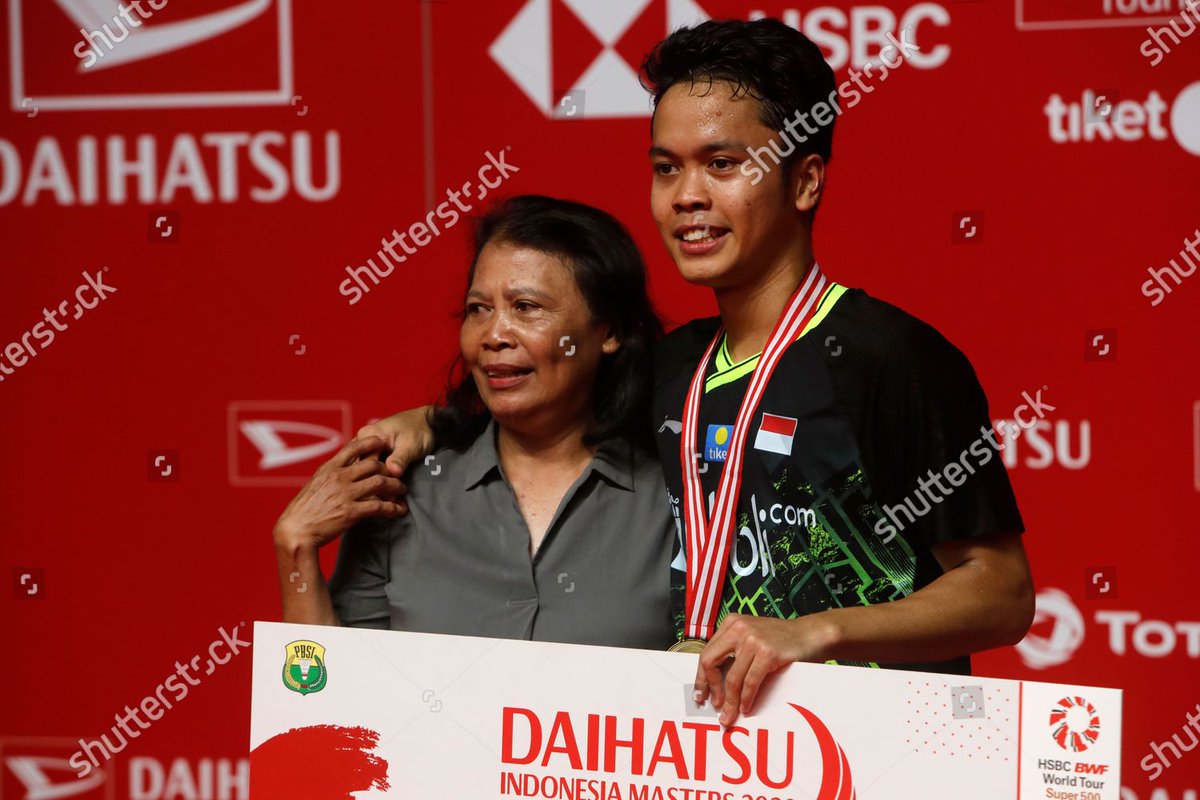 Ibu Lucia Sriati paham benar bahwa putranya adalah sosok yang pendiam. Jadi, dia harus melindungi dan membimbing putranya mengarungi dunia olahraga yang begitu keras itu, semampu yang dia bisa.

Ketika merasa putranya yang waktu itu baru berusia 9 tahun dicurangi wasit, Ibu Lucia