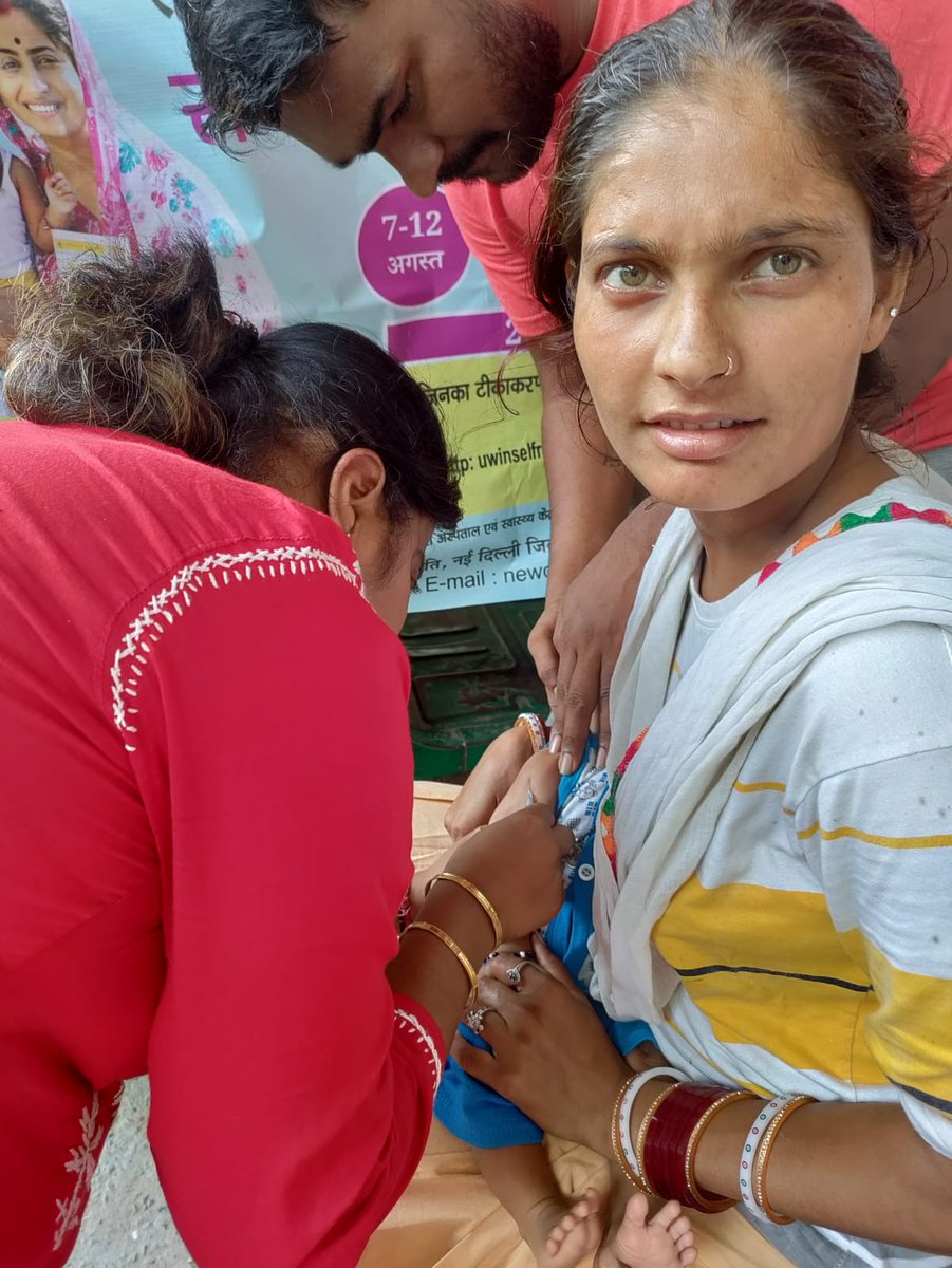 DMNewDelhi's tweet photo. Outreach immunization session under IMI 5 at Safdarjung Flyover huts by MCWC Kidwai Nagar staff. @LtGovDelhi @SantoshRai_IAS @MoHFW_INDIA https://t.co/HqVPs72oOv