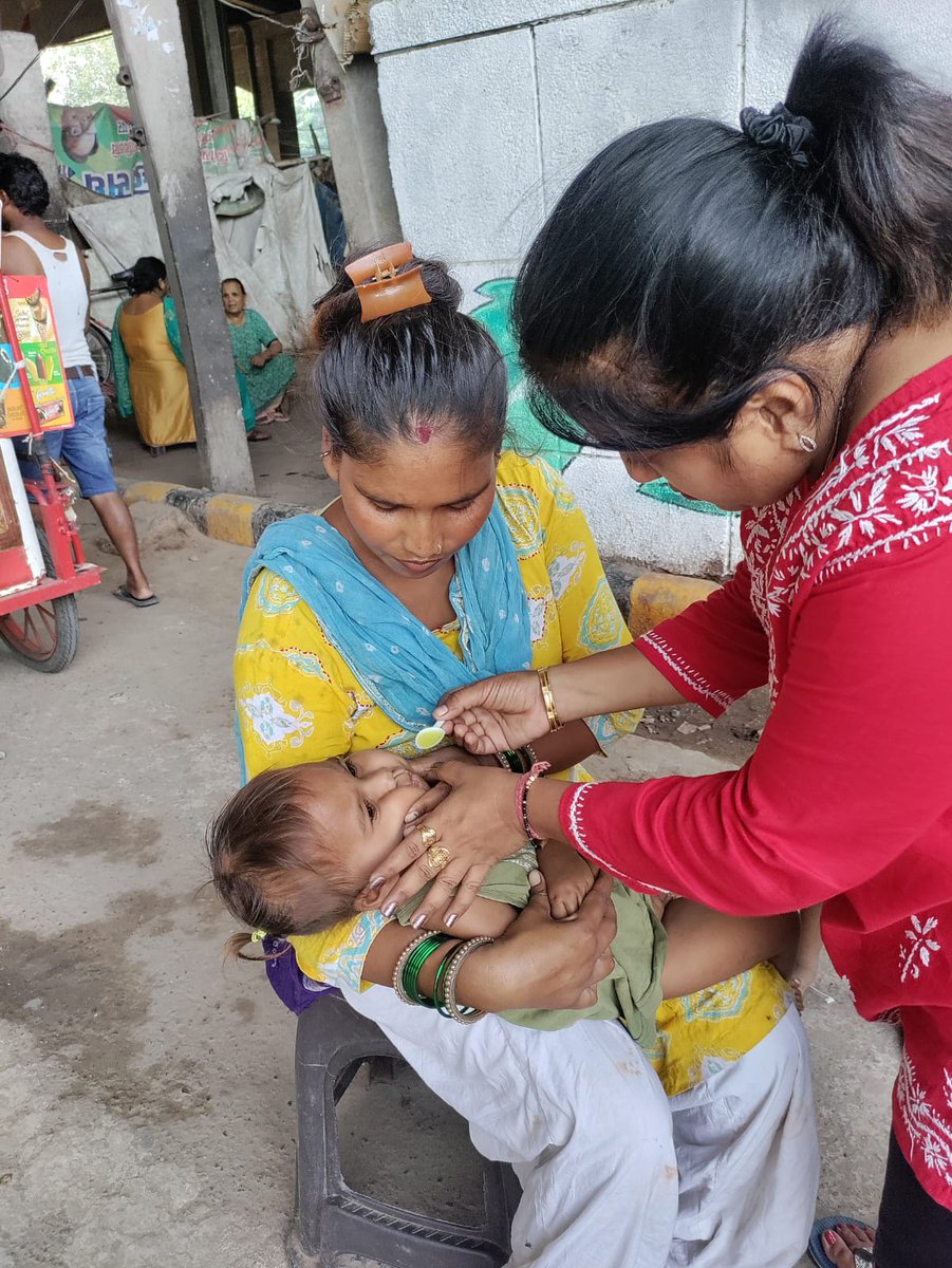 DMNewDelhi's tweet photo. Outreach immunization session under IMI 5 at Safdarjung Flyover huts by MCWC Kidwai Nagar staff. @LtGovDelhi @SantoshRai_IAS @MoHFW_INDIA https://t.co/HqVPs72oOv