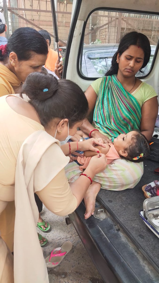 DMNewDelhi's tweet photo. Outreach Vaccination at G-point jhuggies under IMI 5.0 on 08.08.23 by the staff of Shishu Kalyan Kendra MCW Centre. @LtGovDelhi @MoHFW_INDIA @SantoshRai_IAS https://t.co/R8rVXpOjCR