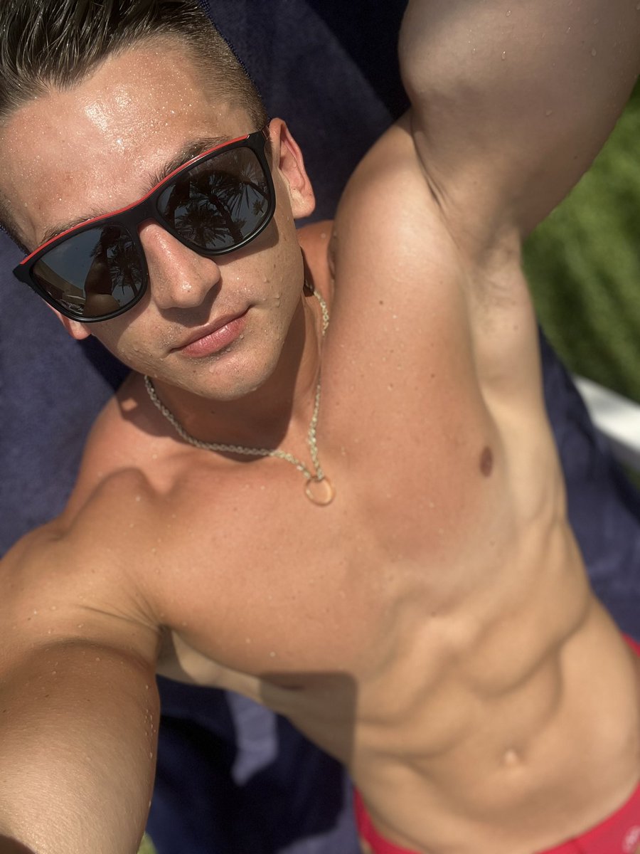 Hello from Dubai✌️✌️✌️🤪🤪🤪
#pump #abs #body #fit #fitness #aesthetic #boy #bodybuilding #sport #cute #fitbody #diet #model #fitmodel #modeling #muscle