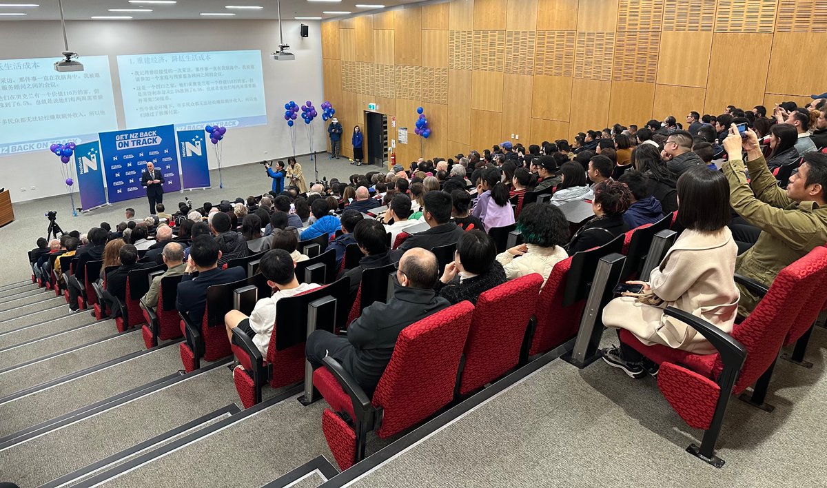 Back on Track meeting with Chris Luxon at AUT University. Full house with overflow in the lecture theatre next door. #BackOnTrack101
