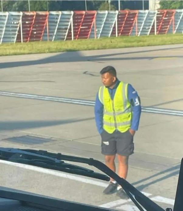 Glenthompo7's tweet image. Morelos working at the airport in Columbia 😆😆