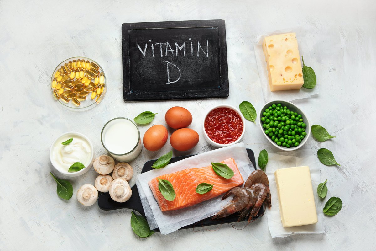 EFSA_EU's tweet photo. ☀️#VitaminD | 🆕 scientific opinion on Tolerable Upper Intake Level (UL)

Our scientists have established:

✅a UL of 100 μg vitamin D equivalents (VDE)/day for adults &amp; adolescents aged 11–17 y

✅a UL of 50 μg VDE/day for children aged 1–10 y

Read more: https://t.co/w25rqybc8M https://t.co/pp1fzTLjz8