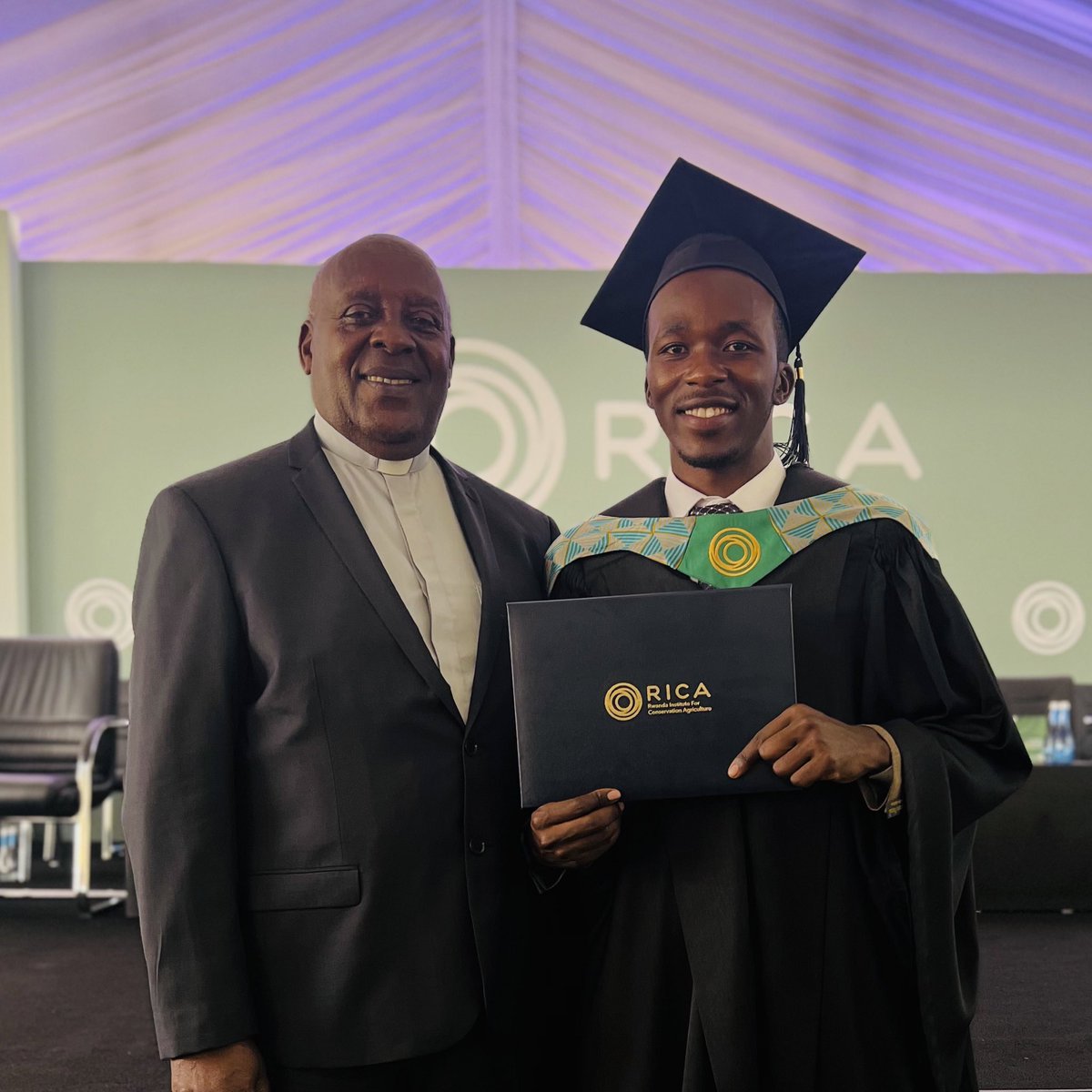 jcniyomugabo's tweet photo. Yesterday I graduated from @RICA_Rwanda with a Bachelor of Sciences in Conservation Agriculture and a specialization in Irrigation and Mechanized Agriculture. https://t.co/VEZkPB3mvJ