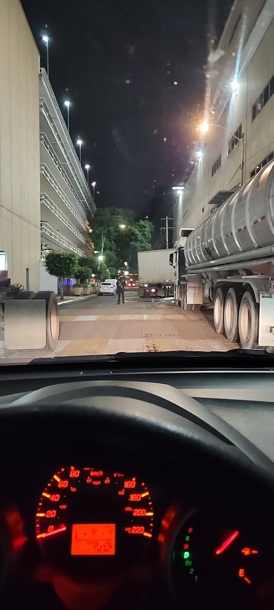 Policías ARMADOS PBI cerrando la calle por "movimientos"? <a href="/Delvalle_Quejas/">Del Valle Reportes</a> <a href="/SSPCMexico/">Secretaría de Seguridad y Protección Ciudadana</a>