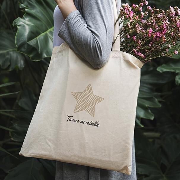 ‼️La Tote Bag para el verano‼️

n9.cl/3cdbj

Una tote bag realizada en algodón 100% reciclado, personalizada con la imagen y el nombre que prefieras.

¡El complemento ideal para llevar estas vacaciones!

#ToteBag #Bolsa #Compras #Verano #Vacaciones #BolsaPersonalizada