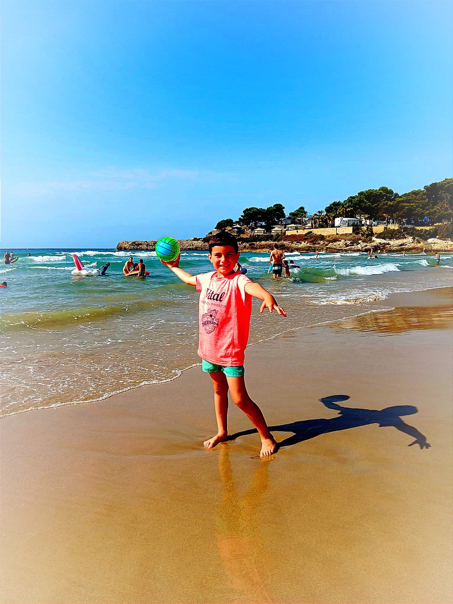 Unai Torre desde Tamarit, Tarragona, demuestra que lleva su equipo en el corazón, el SIMA-Corazonistas. Nos desea feliz verano a tod@s!!!