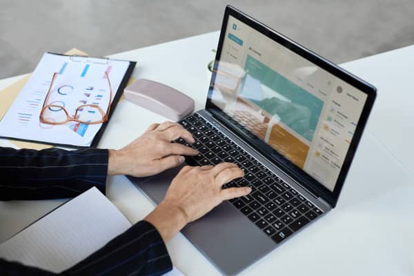 ✅ Cómo crear Contenidos Descargables que Atraigan Leads
.
adsalsa.com/contenidos-des…
.
Entra en el link de la bio para descubrirlo⬆️⬆️
.
#marketing #marketingdigital #marketingparaempresas #ventaonline #redessociales #smsmarketing #leadgeneration
#basededatos