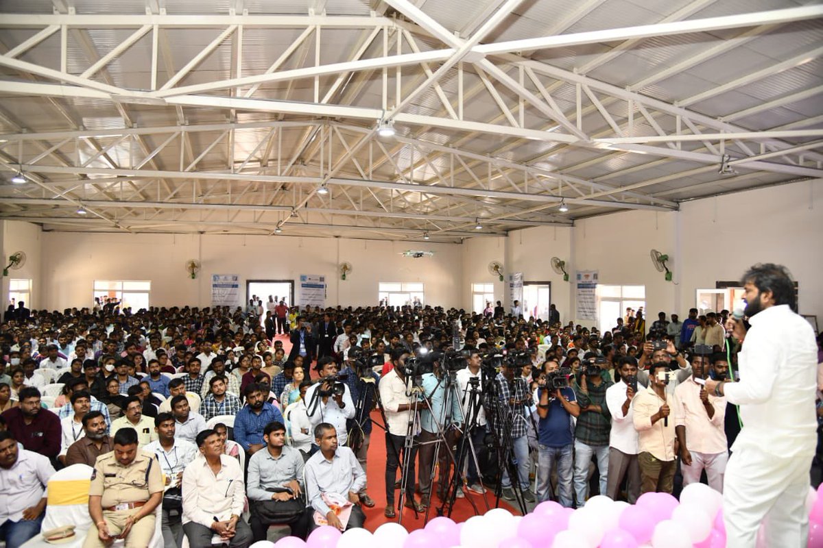 The Mega IT Job Mela organized by Telangana Academy for Skill Knowledge (TASK) evoked a huge response as more than 7000 job seekers thronged in the mela held at Shilparamam in Mahabubnagar. 

As part of the first phase, a total of 650 jobs has been filled with the youngsters of