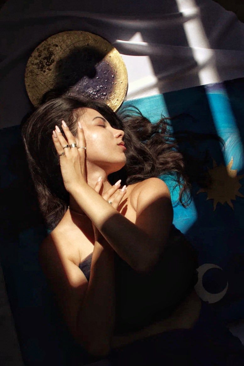 sakaewaira's tweet photo. Good morning 🧡

🌙 NEW COLLECTION “Dance of Sun and Moon”🌞
🪄0.03 $ETH

While I'm in the hospital, I thought I'd share these warm photos with you so you never forget about your inner sunshine and moonlight ✨

Link and collage below⬇️ https://t.co/rmQeqZRvVc
