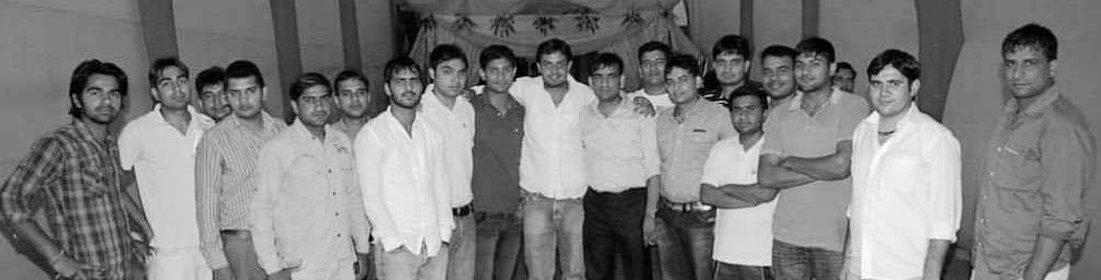 किसी साथी ने भेजा है 

15 साल पुराना फ़ोटो 

MD यूनिवर्सिटी रोहतक से 

100 किलो का छौरा 

80 किलो का रह गया र 

पहचान में आया क्या रे 

😳😳🤣🤣🤣🤣🤣