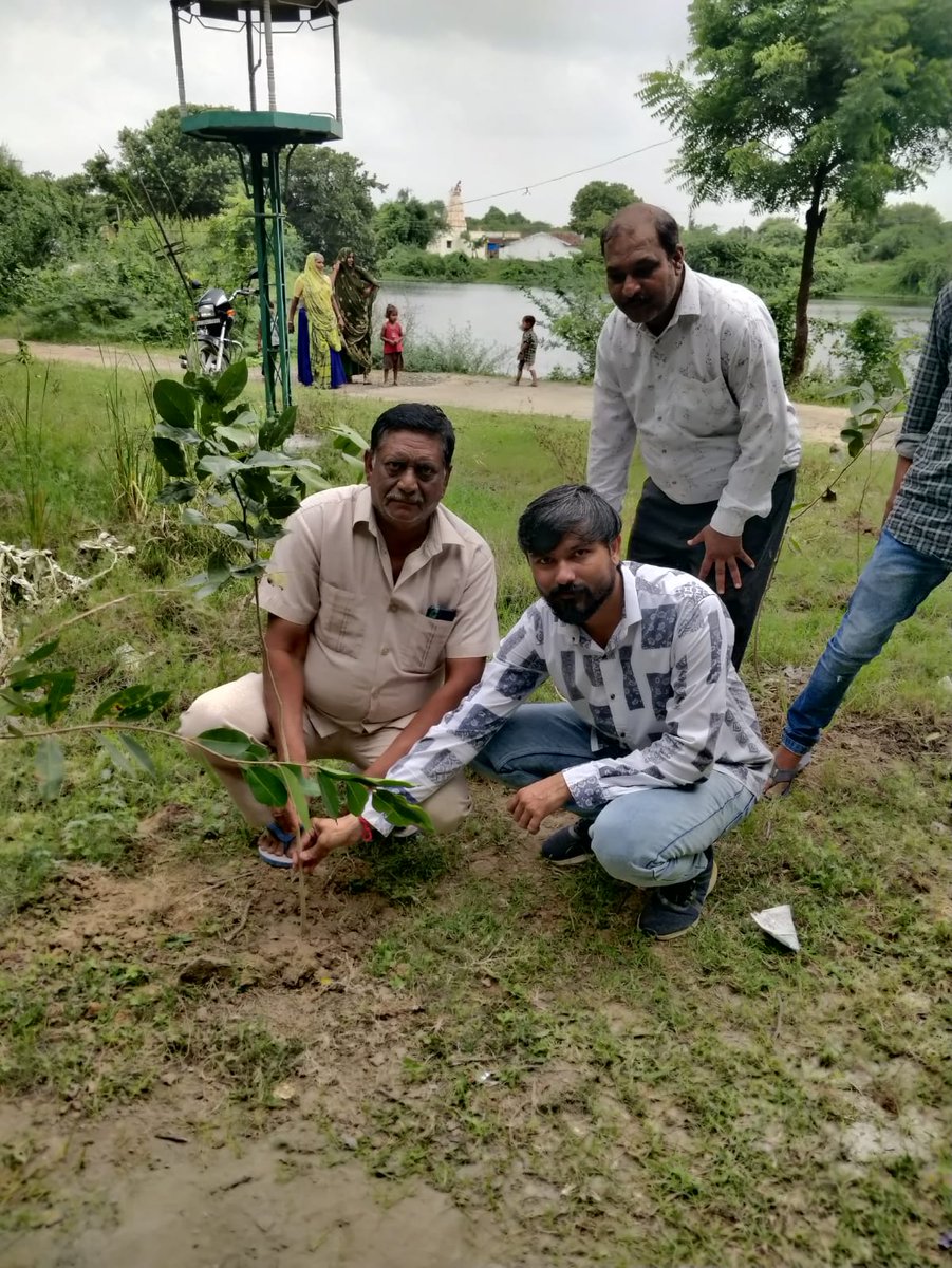 Darshan01772230's tweet photo. આજ રોજ "મારી માટી મારો દેશ" કાર્યક્ર્મ અંતર્ગત ભંકોડા તા: દેત્રોજ જિ: અમદાવાદ ગામે વિવિધ કાર્યક્રમો હાથ ધરવામાં આવ્યા.
#MeriMatiMeraDesh
@dp_amdavad
@CMOGuj
@GujPRHDept
@Krishna_Jgd
@CollectorAhd
@mam_detroj 
@Prant_vgam https://t.co/pBZY9Me9XV