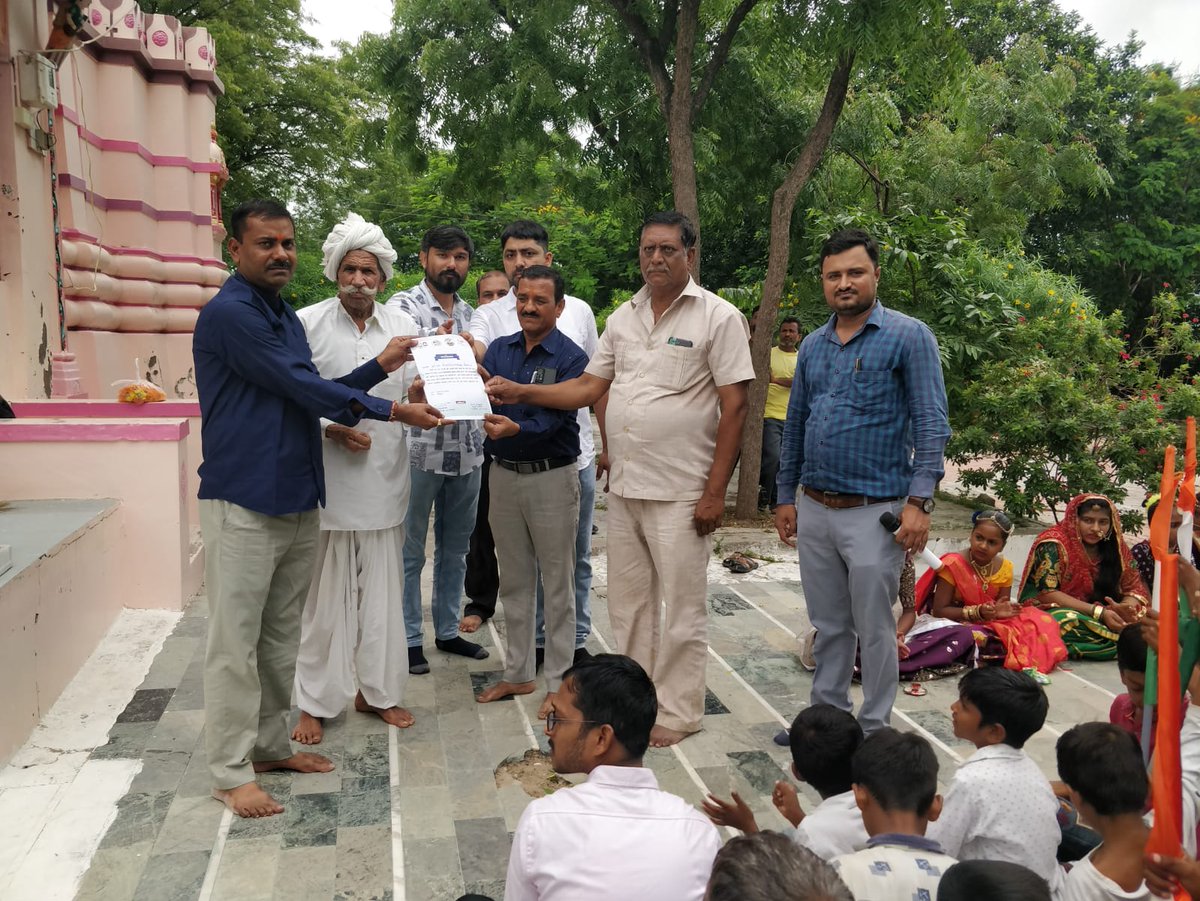 Darshan01772230's tweet photo. આજ રોજ "મારી માટી મારો દેશ" કાર્યક્ર્મ અંતર્ગત ભંકોડા તા: દેત્રોજ જિ: અમદાવાદ ગામે વિવિધ કાર્યક્રમો હાથ ધરવામાં આવ્યા.
#MeriMatiMeraDesh
@dp_amdavad
@CMOGuj
@GujPRHDept
@Krishna_Jgd
@CollectorAhd
@mam_detroj 
@Prant_vgam https://t.co/pBZY9Me9XV