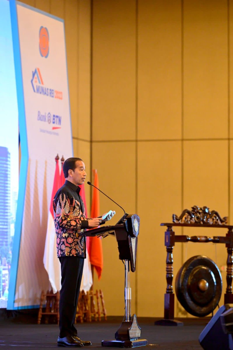 Di tengah perlambatan ekonomi global, sektor properti, real estat dan konstruksi Indonesia termasuk tangguh, tahan banting, dan makin kompetitif. Sepanjang 2018-2022 kontribusi dari sektor ini setiap tahunnya mencapai Rp2.300-2.800 triliun, 16% dari PDB kita. Ini besar sekali.