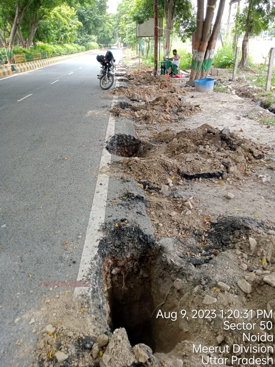 DistrictRwa's tweet photo. @CeoNoida @CMOfficeUP @DistrictRwa @dmgbnagar @myogioffice @noida_authority @PankajSinghBJP अभी भी एसबीआई सेक्टर 50 के पास सड़क काटकर खंभे खड़े करते हुए सड़क एंक्रोचमेंट करी जा रही है सुबह भी सूचना दी गई थी,अभी की कार्य प्रगति पर है खंबे खड़े हो जाएंगे उसके बाद कुछ नहीं हो सकता https://t.co/91xdoed5H5