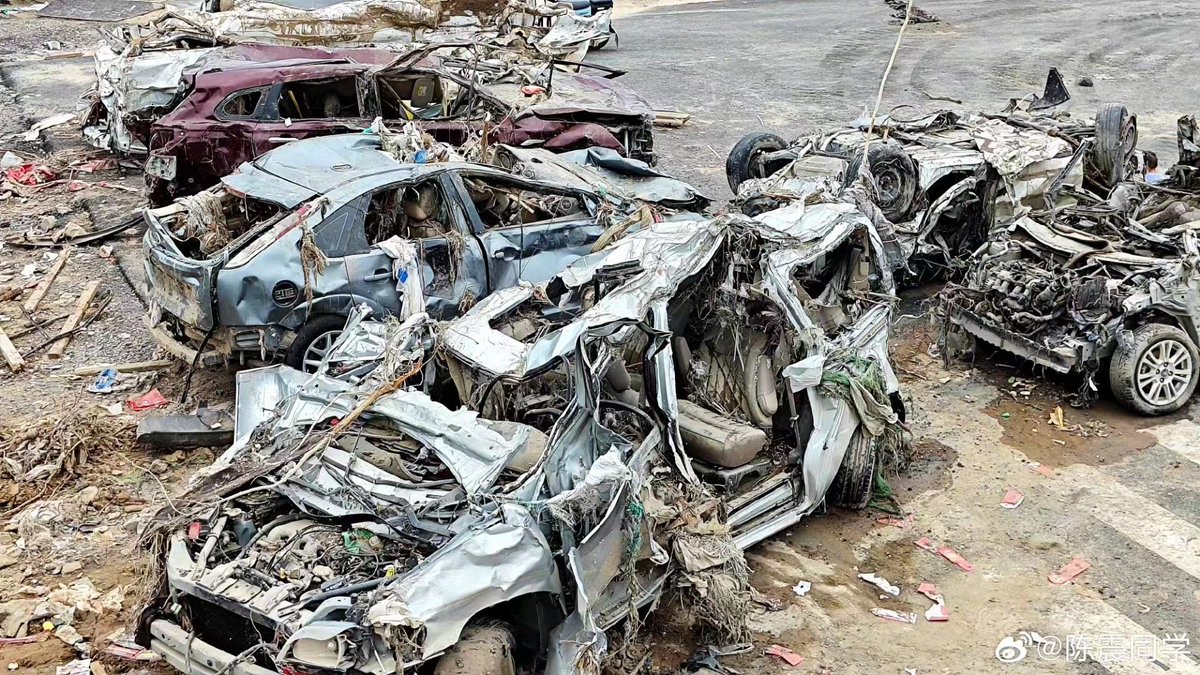 AmazingGz's tweet photo. cars destroyed by floods in NorthChina. Extreme weather is a problem we could not ignore now. #Flood #extreme https://t.co/oIucFq1SZz