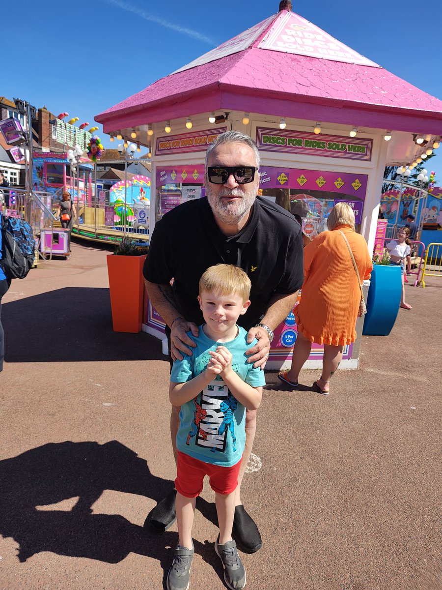 SamWoodgate's tweet image. Thank you for having a photo with my boy @RealRazor top man!