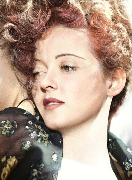 oldmovieactress's tweet photo. Hollywood royalty, without a doubt! 👑✨ Bette Davis continues to captivate us with her beauty and mesmerizing talent. 🎬💃 #ClassicQueen #ForeverInspired https://t.co/6W4VbScAXl https://t.co/aatk5Erkqa