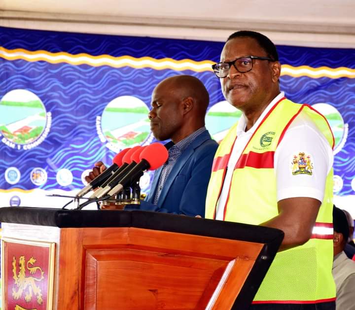 mia_abida's tweet photo. As we move towards achieving the SGD6, His Excellency,  @LAZARUSCHAKWERA President of the Republic of Malawi, launched the raised and rehabilitated Malingunde Dam 1 with in Lilongwe yesterday.

#WaterAndSanitationForAll https://t.co/zsDjNbge0E
