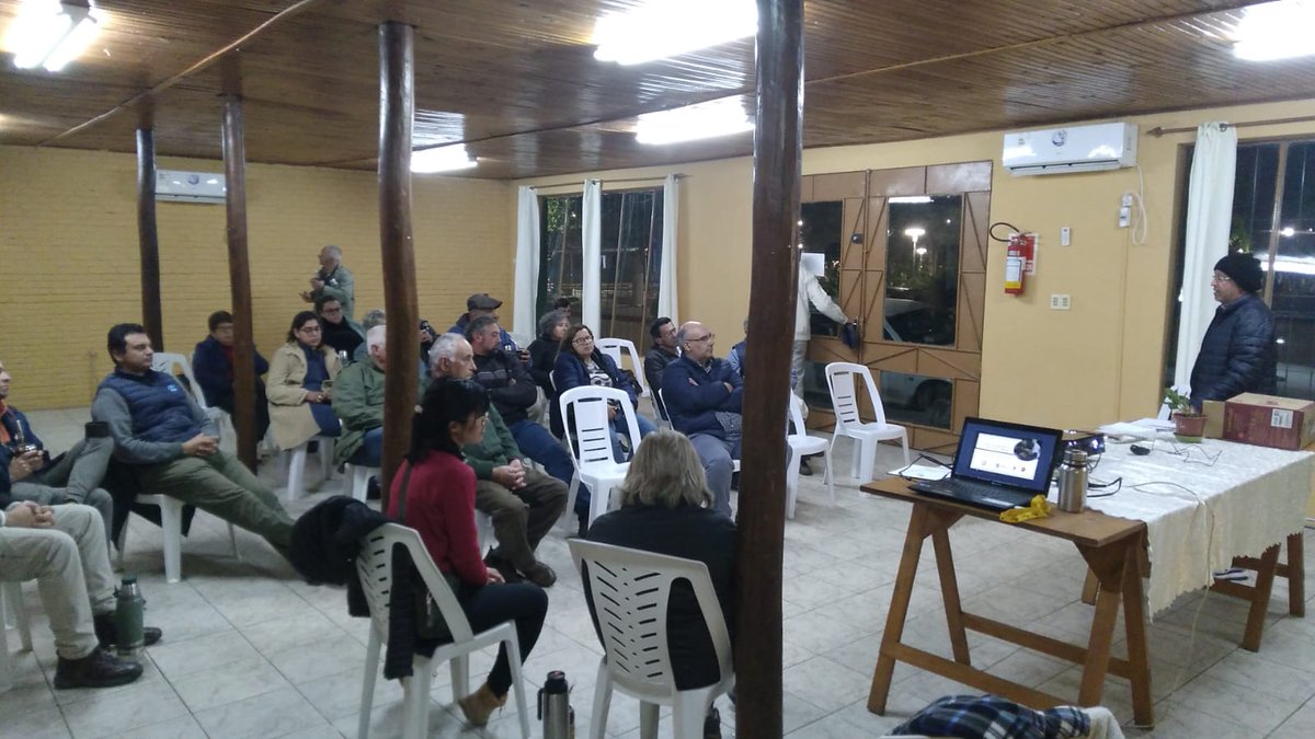 PlanAgro's tweet photo. #Ayer en📍Río Branco, Cerro Largo
✅Cómo integrar Bio Garrapaticidas al manejo de la Garrapata Bovina
🗣️Ing. Agr. PhD. Alda Rodriguez @biouruguay
En el marco de la Mesa de Desarrollo Rural #MDR de Río Branco
@MGAPUruguay #SRRB Ing. Barreto #33 #PlanAgro https://t.co/g8dua2jxxg