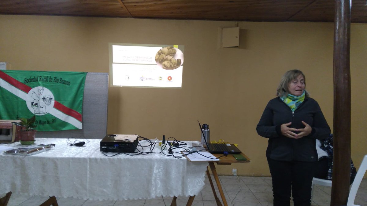 PlanAgro's tweet photo. #Ayer en📍Río Branco, Cerro Largo
✅Cómo integrar Bio Garrapaticidas al manejo de la Garrapata Bovina
🗣️Ing. Agr. PhD. Alda Rodriguez @biouruguay
En el marco de la Mesa de Desarrollo Rural #MDR de Río Branco
@MGAPUruguay #SRRB Ing. Barreto #33 #PlanAgro https://t.co/g8dua2jxxg