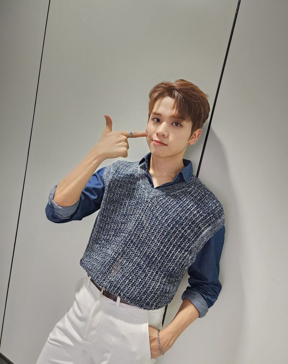 vinsterpics's tweet photo. [📷] 080923 #HORI7ON_LOOK for SHOW! CHAMPION - #VINCI #빈치 &amp; #REYSTER #레이스터 https://t.co/DS7IBC2KCm