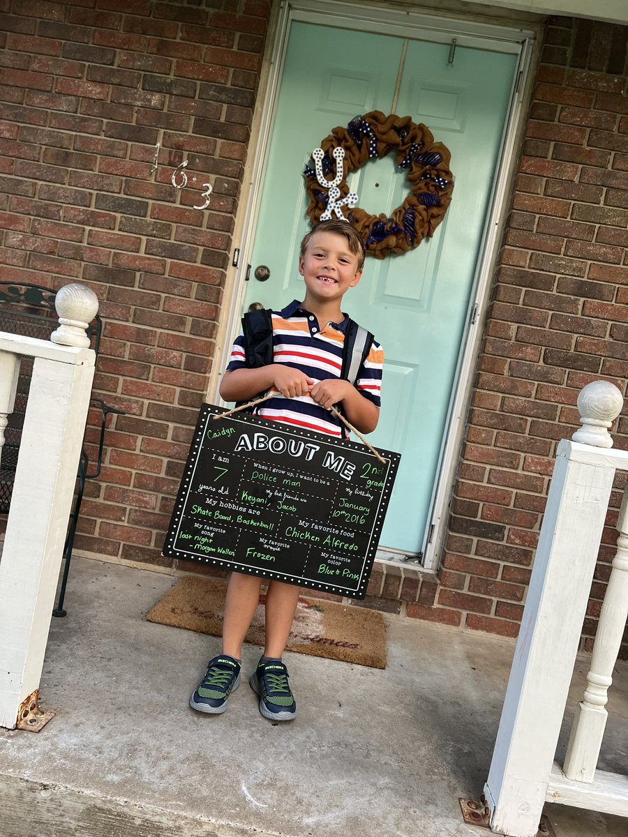 brandonrayshow's tweet photo. @WUHU107 Happy 1st Day to Benjamin (5th Grade), Mackenzie (4th Grade), Caidyn (2nd Grade) @bristowelem Dad &amp; momma Sarah is so proud!!!! https://t.co/iuqx43xldX