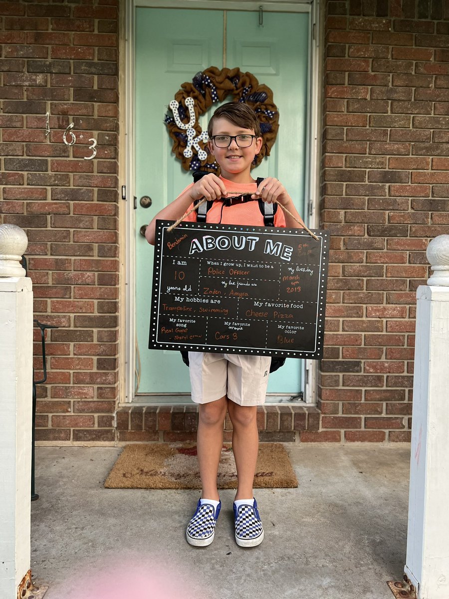 brandonrayshow's tweet photo. @WUHU107 Happy 1st Day to Benjamin (5th Grade), Mackenzie (4th Grade), Caidyn (2nd Grade) @bristowelem Dad &amp; momma Sarah is so proud!!!! https://t.co/iuqx43xldX