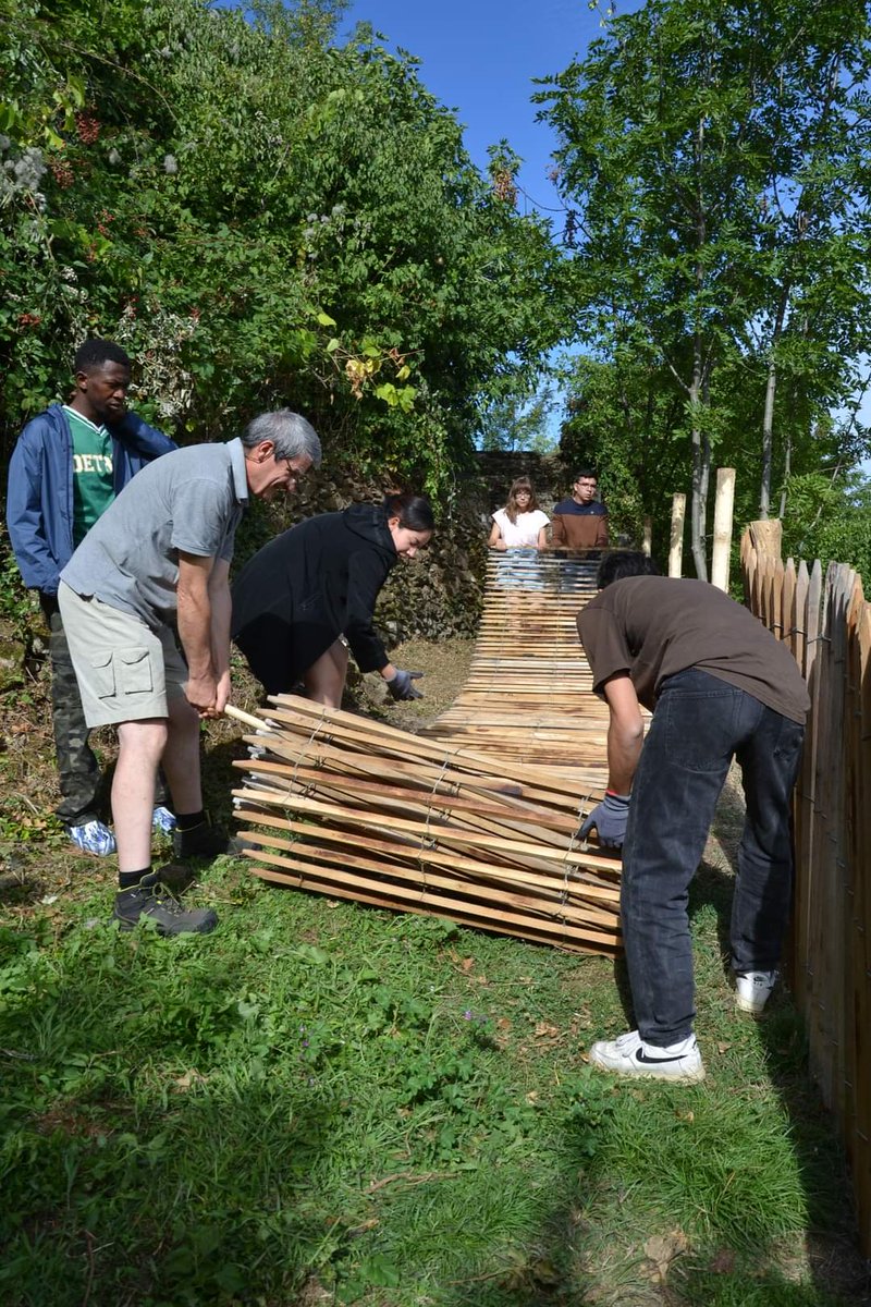 CEGivors2020's tweet photo. #Givors
Des nouvelles du chantier de restauration du site Château Saint Gerald
Un grand bravo aux jeunes encadrés par @asso_concordia que vous pouvez rencontrer
ce mercredi 9 août à partir de 17 h 30 à la Maison du Fleuve Rhône (salle de l’orangerie près de la salle Rosa Parks). https://t.co/sG8fa0gnPt