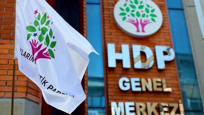 yeniyasamgazete's tweet photo. HDP PM toplantısının sonuç bildirgesi: Geleneğimizin birikimleri Yeşil Sol Parti’ye aktarılacak 

https://t.co/OHsCyLT69O https://t.co/xg6Y84Cb89
