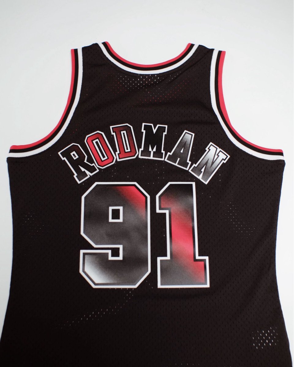DrJays_com's tweet photo. For the ballers wanting to rep the all-time greats of the game #ChicagoBulls 1997 Big Face 7.0 Swingman Jersey + Shorts #DennisRodman by #MitchellandNess

#streetwearbeast #streetwearclothing #streetwearbrand #streetwearshop #srteetwearforsale #streetwearfashion #urbanandstreet https://t.co/Zj0jFyHRth