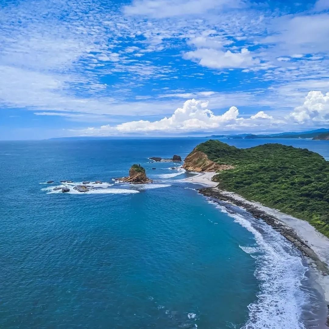 Hoy te dejamos esta espectacular imagen desde el Parque Nacional Machalilla en la provincia de Manabí.

Vive Ecuador desde adentro y descubre sus encantadoras playas.

📸 Daniela Macías

#ParqueNacionalMachalilla
#Manabí #Ecuador
#Paisajes
#YoVendoManabí
#TurismoEcuador 🇪🇨