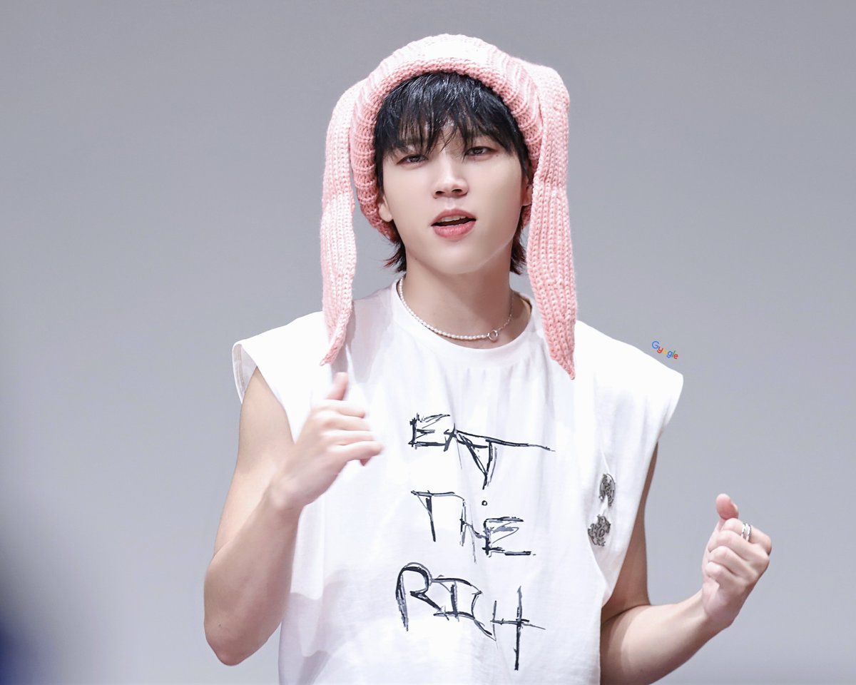 gyugle_co_kr's tweet photo. 230806 사운드웨이브 대면팬싸

🐰💙

#우현 #남우현 #인피니트 #INFINITE #WOOHYUN #NAMWOOHYUN https://t.co/9CsdxqkQ1L