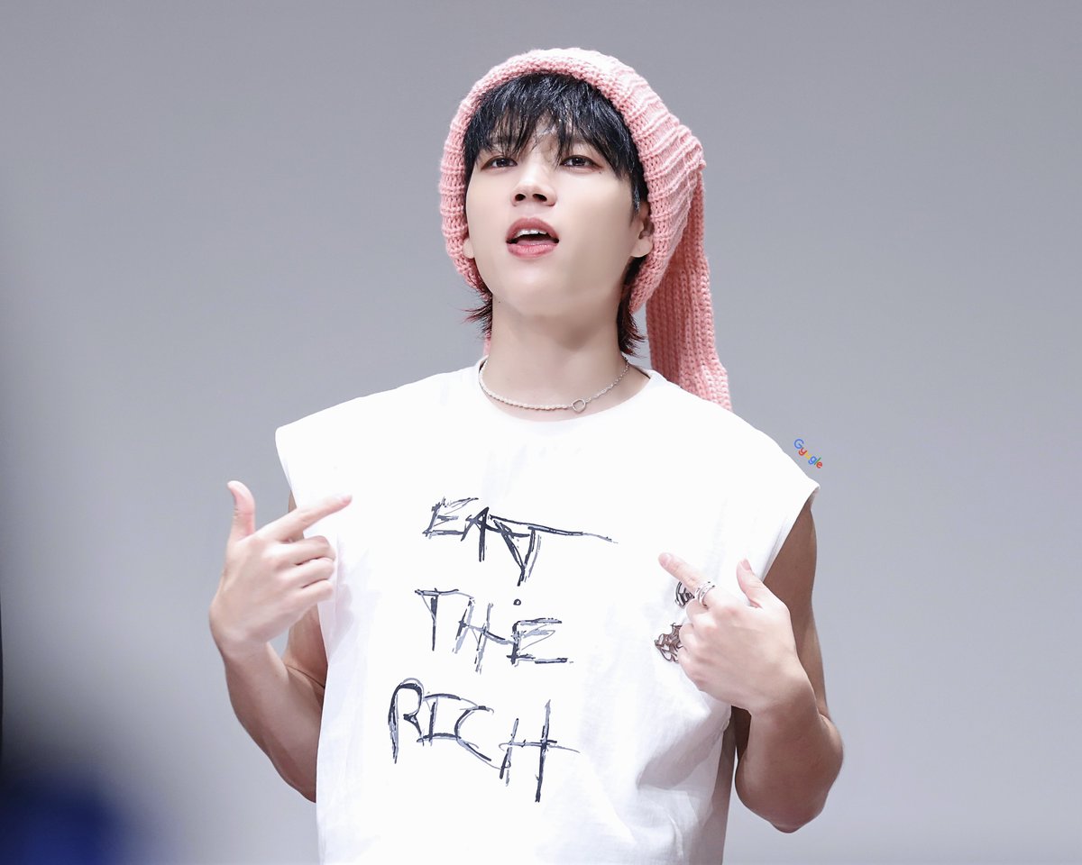 gyugle_co_kr's tweet photo. 230806 사운드웨이브 대면팬싸

🐰💙

#우현 #남우현 #인피니트 #INFINITE #WOOHYUN #NAMWOOHYUN https://t.co/9CsdxqkQ1L