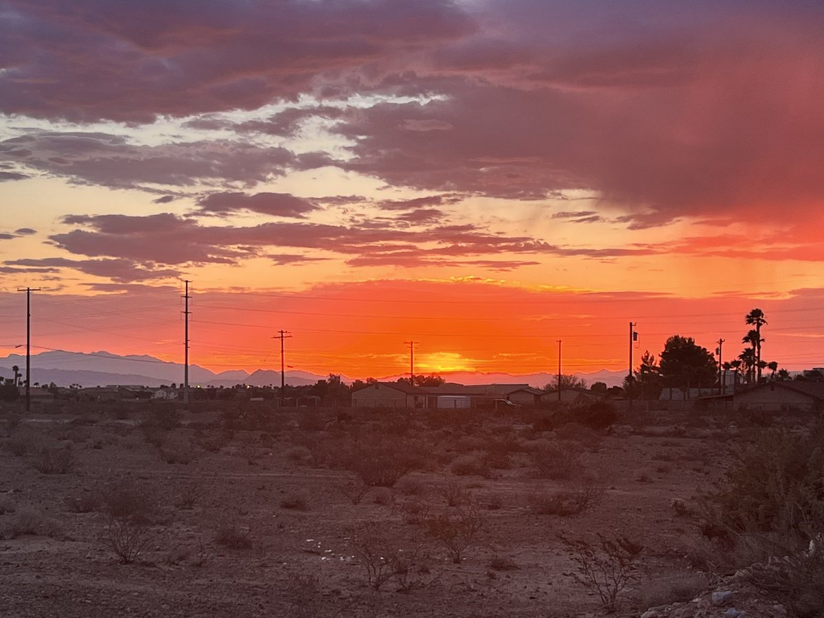 Another glorious sunrise for the books here in the valley it’s Wednesday morning, it’s raining a little bit, two more days for the weekend LFG! 🌅 #sunset #LasVegas #GoodmorningTwitter